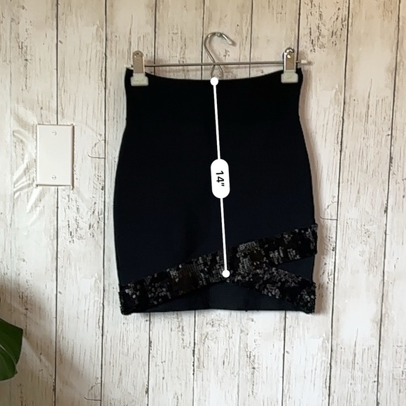 BCBGMAXAZRIA Size S Stretch and Sequin Bandage Mini Skirt. - Picture 8 of 10